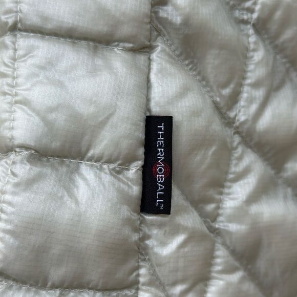 The North Face Women's Light Gray Puffer Jacket - Picture 5 of 10